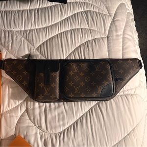 Used LOUIS VUITTON Louis Vuitton Monogram
Macassar Christopher Bum Bag Body
